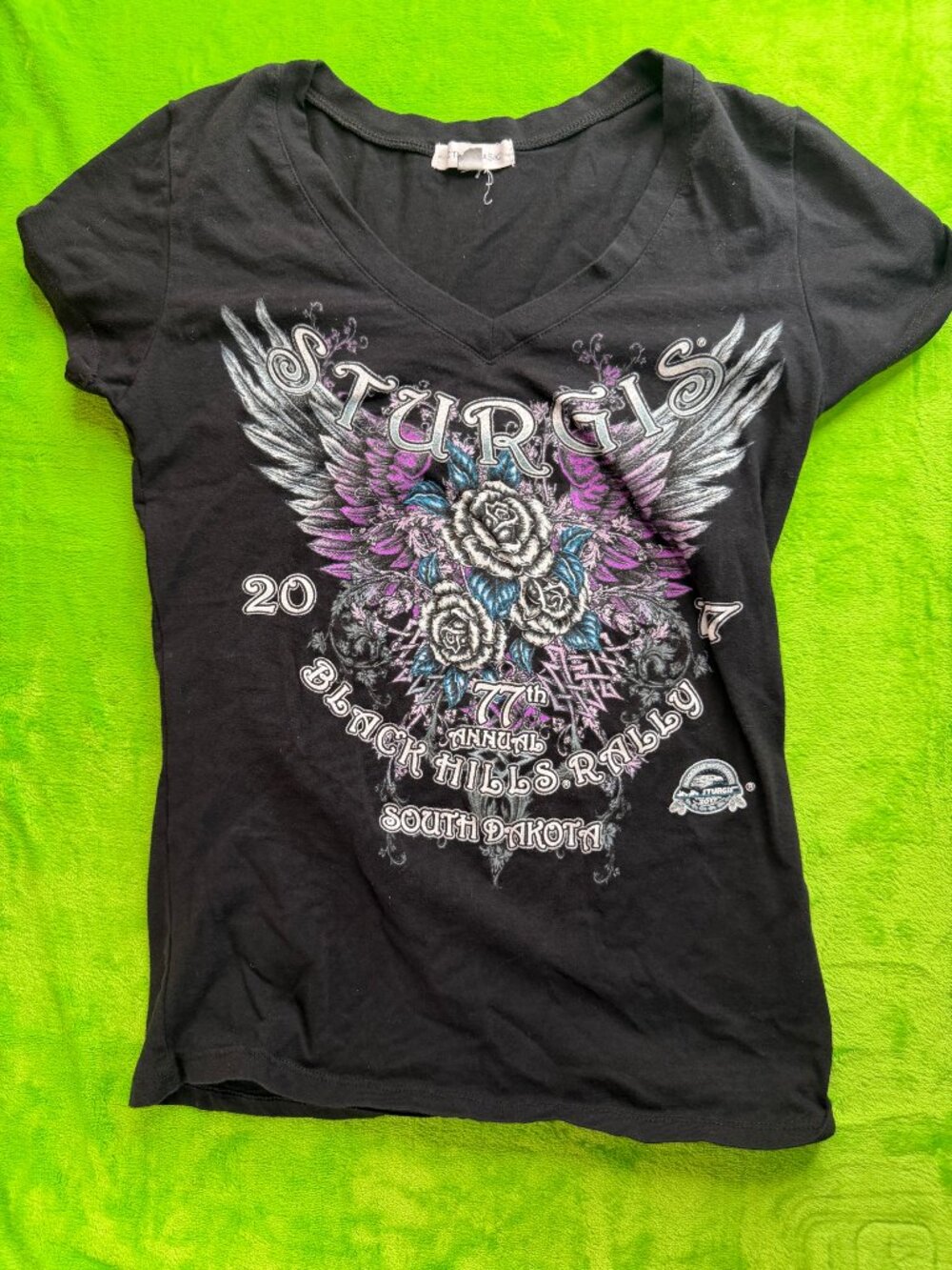 Sturgis 77th Annual Black Hills Rally 2017 Wings Roses V-Neck Tee Sz M
